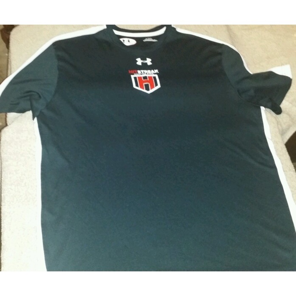 Mens Under Armour Sz large black and white hit streak on the zone shirt